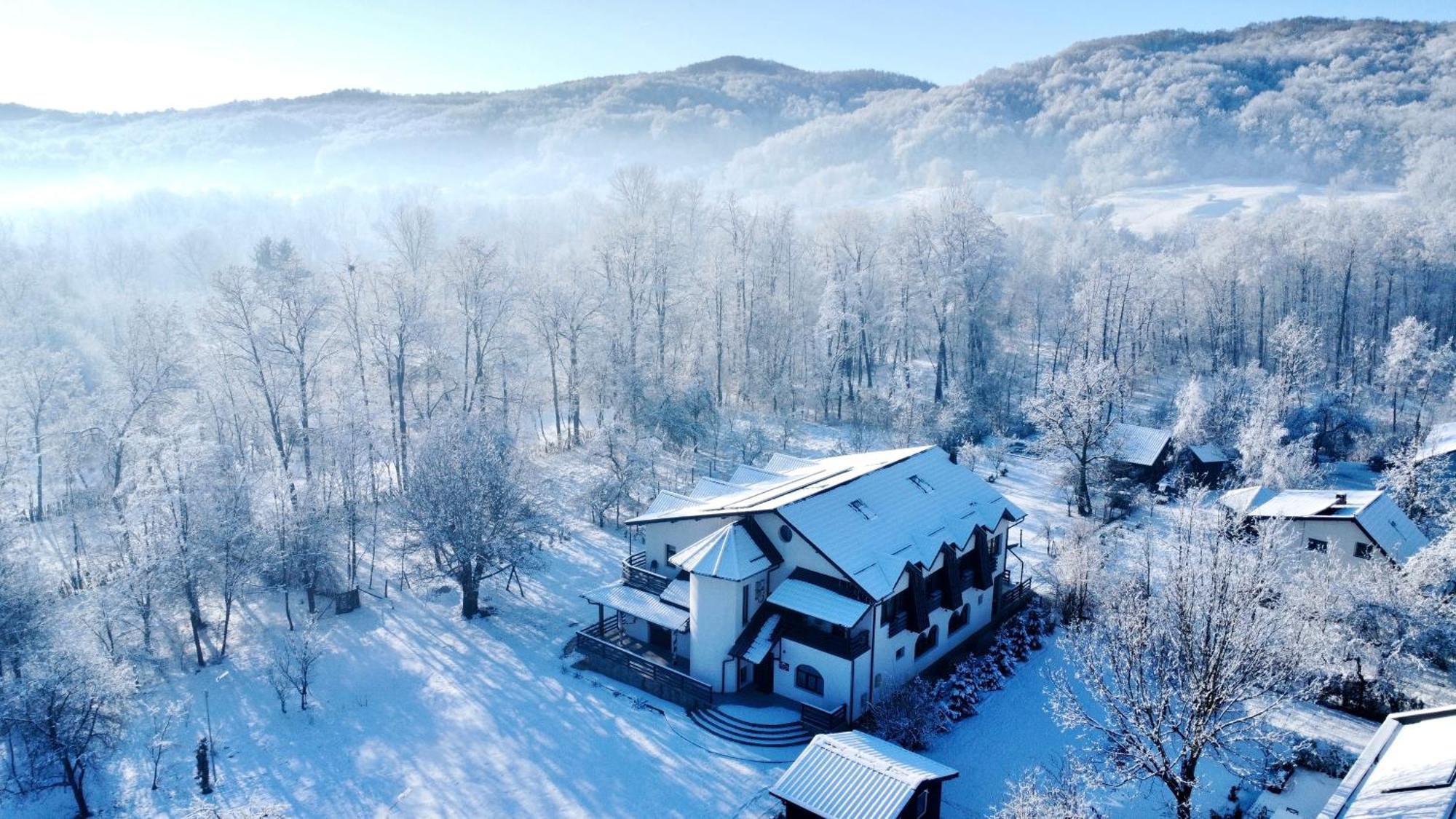 Din Natura Varbilau Esterno foto